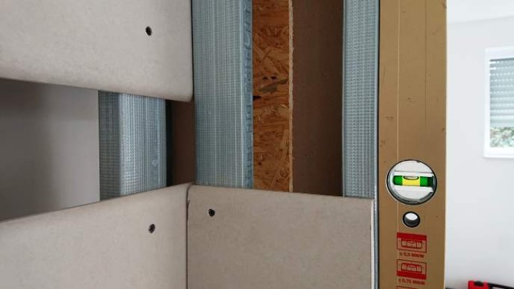 Schrank Wasserwaage